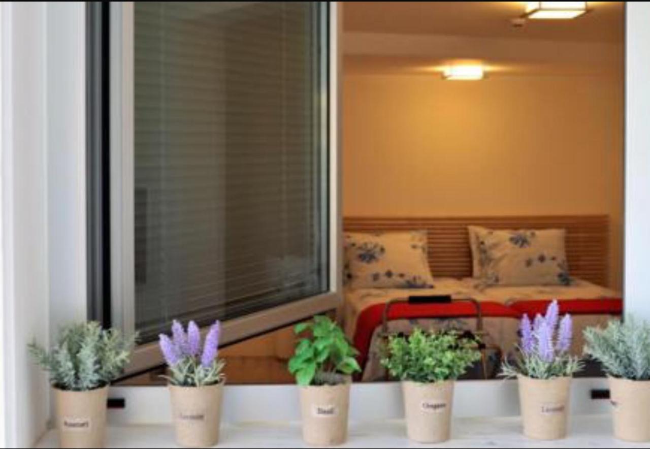 Red Cozy Stay Limassol Exterior foto