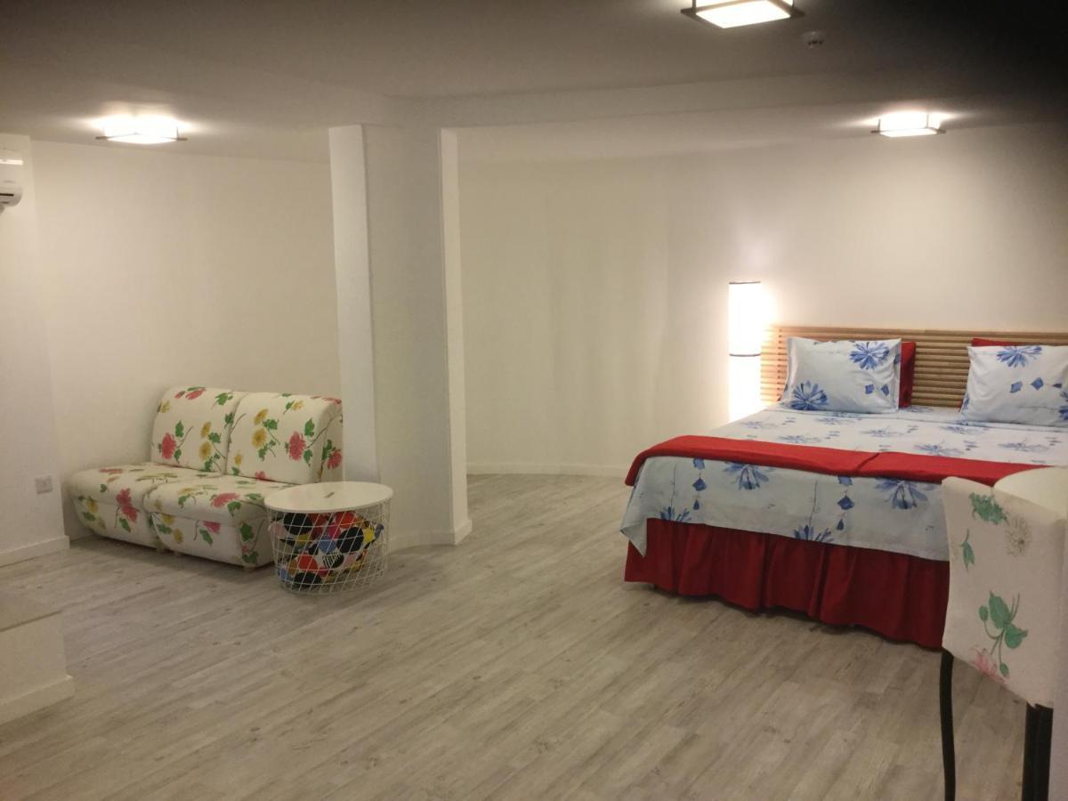 Red Cozy Stay Limassol Exterior foto